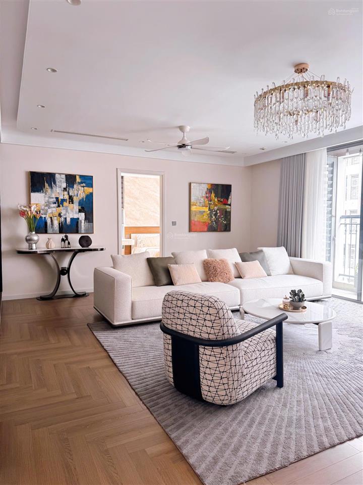 Cho thuê căn góc 4 phòng ngủ đồ xịn đẹp tại chung cư park hill khu đô thị times city