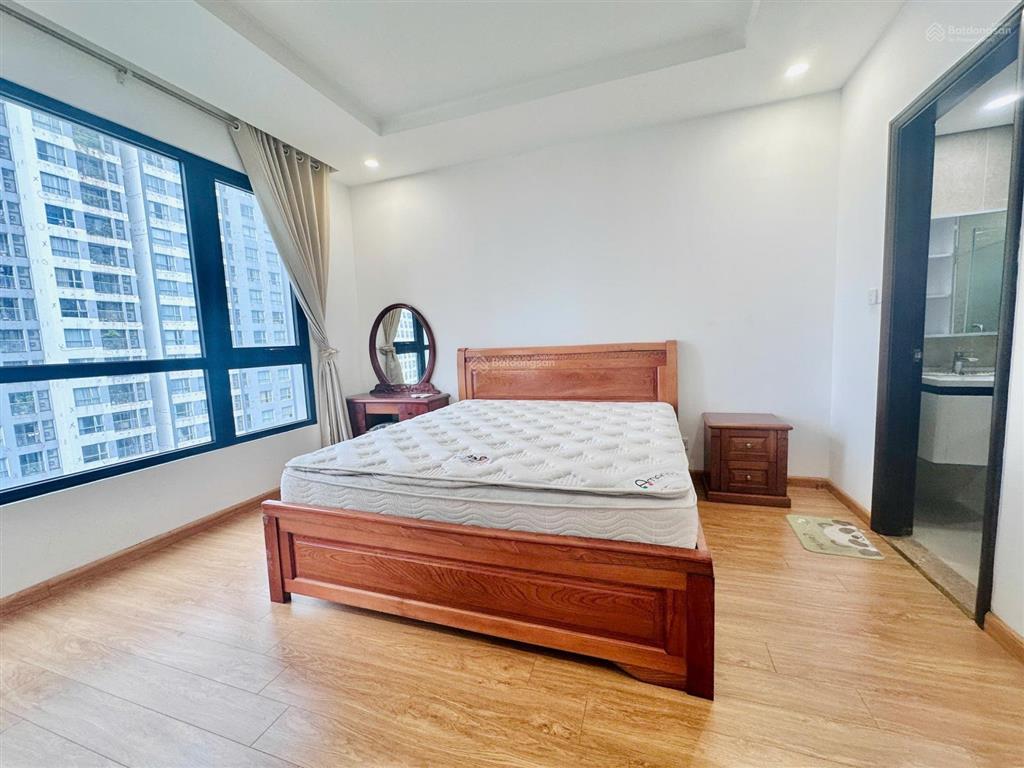 Cho thuê 2 ngủ sáng chung cư times city t9 hướng nam view park hill tầng trung đủ đồ