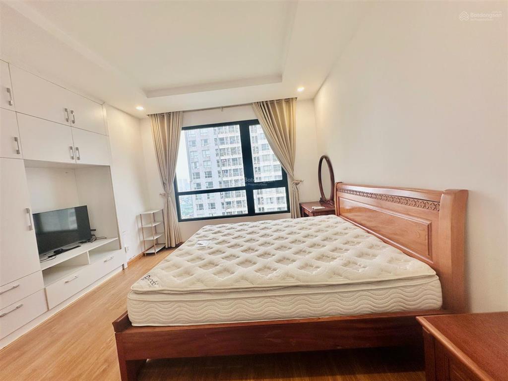 Cho thuê 2 ngủ sáng chung cư times city t9 hướng nam view park hill tầng trung đủ đồ