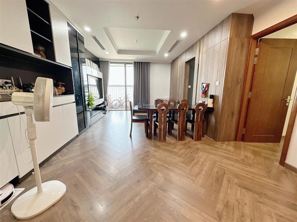 Bán căn hộ 2 phòng ngủ park hill ban công đông nam đầy đủ đồ xịn gỗ an cường 800tr