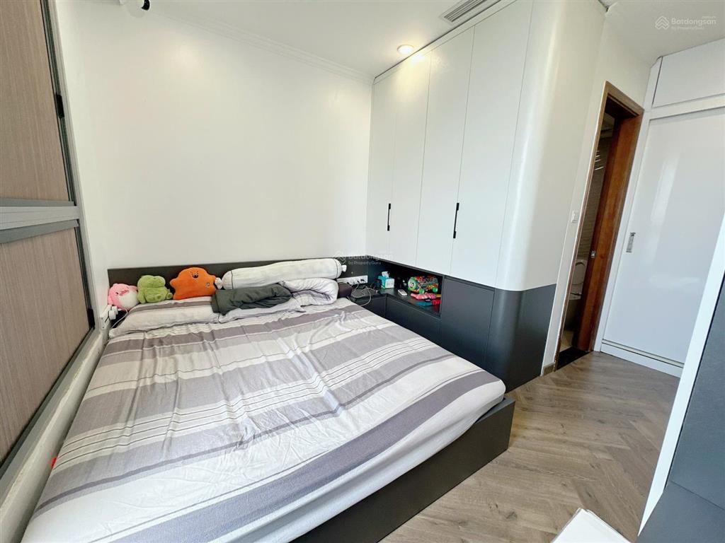 Bán căn hộ 2 phòng ngủ park hill ban công đông nam đầy đủ đồ xịn gỗ an cường 800tr