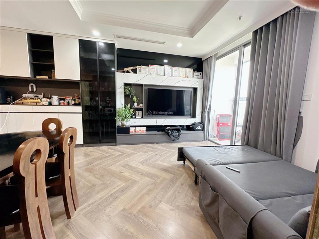 Bán căn hộ 2 phòng ngủ park hill ban công đông nam đầy đủ đồ xịn gỗ an cường 800tr
