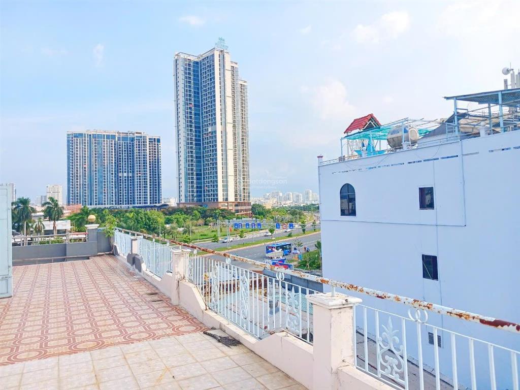 Bán góc 3 mặt tiền nguyễn văn linh quận 7 tuyến chính q4 qua q7