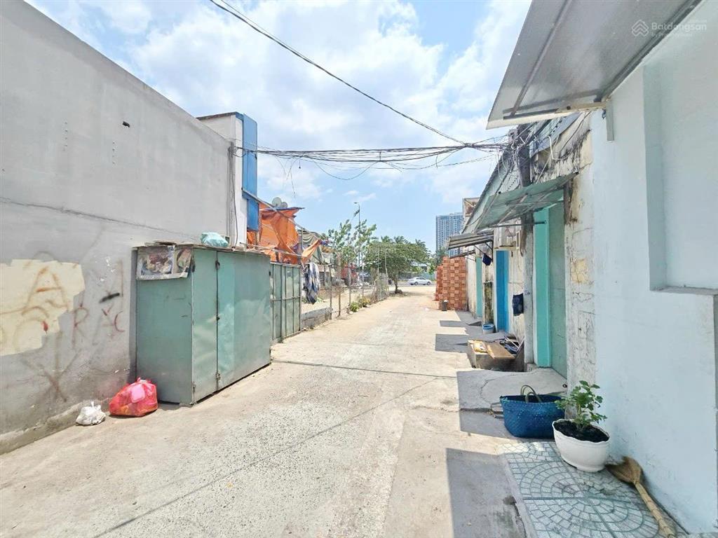 Bán góc 3 mặt tiền nguyễn văn linh quận 7 tuyến chính q4 qua q7