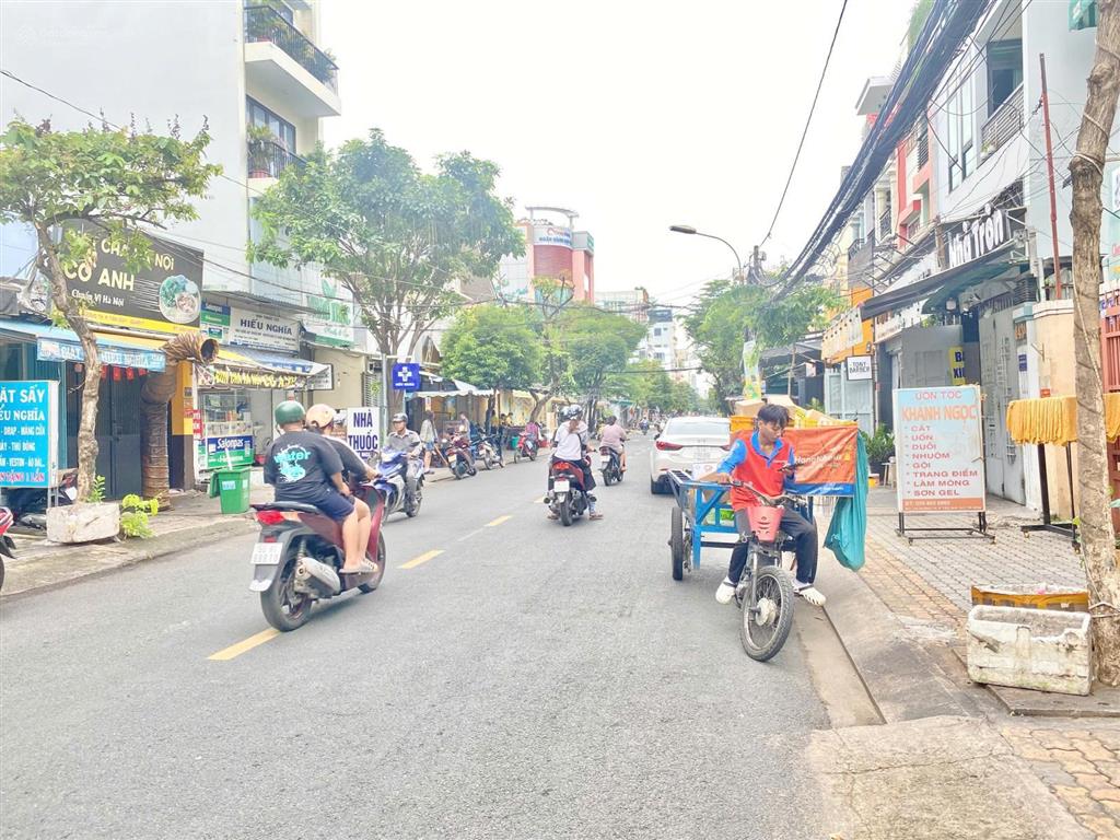 Hiếm  góc mặt tiền kd 7x19, 2 tầng đường số tân quy q7 giá 30 tỷ