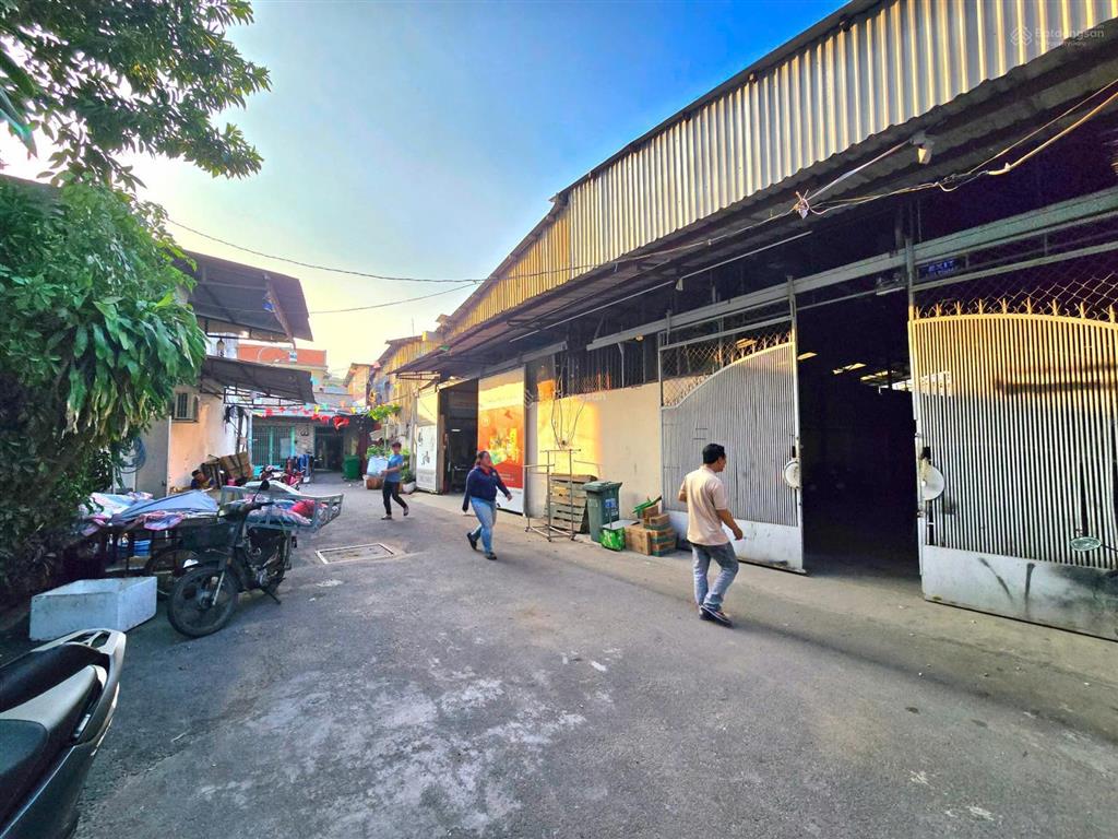 Hiếm  kho 300m² tiện chứa đồ, hàng hóa đường số tân quy q7 giá 30tr/th