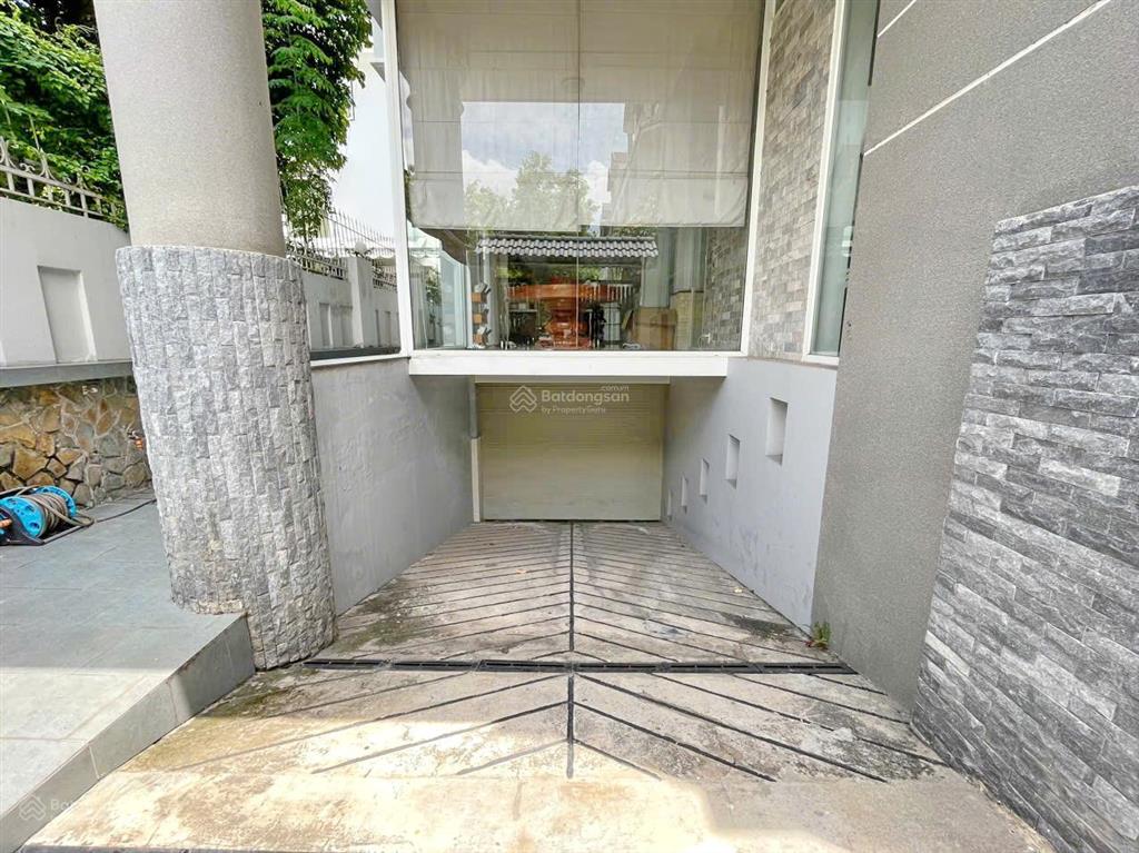 Biệt thự đẹp 234m² hầm, 3 tầng kdc sadeco quận 7 (gần vivo) giá 40 tỷ
