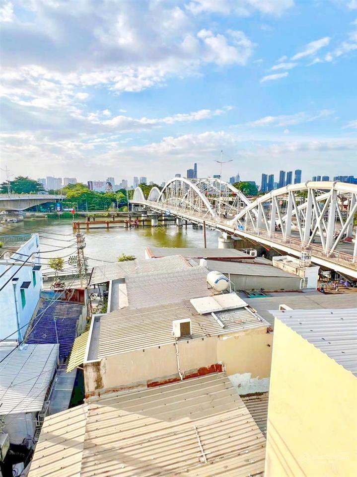 Cho thuê nhà 4 tầng hẽm thoáng cạnh trung tâm q7 giá chỉ 12 tr/th