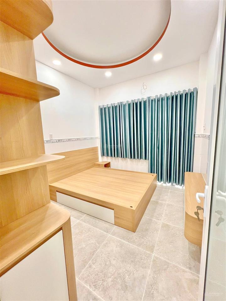 Cho thuê nhà 4 tầng hẽm thoáng cạnh trung tâm q7 giá chỉ 12 tr/th
