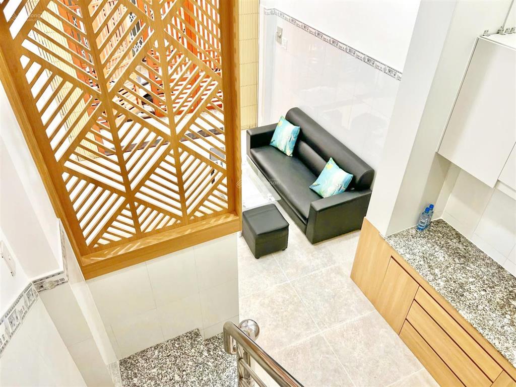 Cho thuê nhà 4 tầng hẽm thoáng cạnh trung tâm q7 giá chỉ 12 tr/th