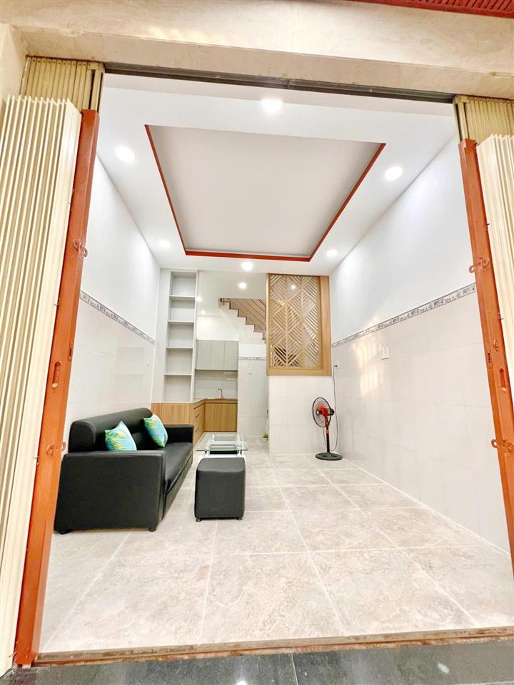 Cho thuê nhà 4 tầng hẽm thoáng cạnh trung tâm q7 giá chỉ 12 tr/th