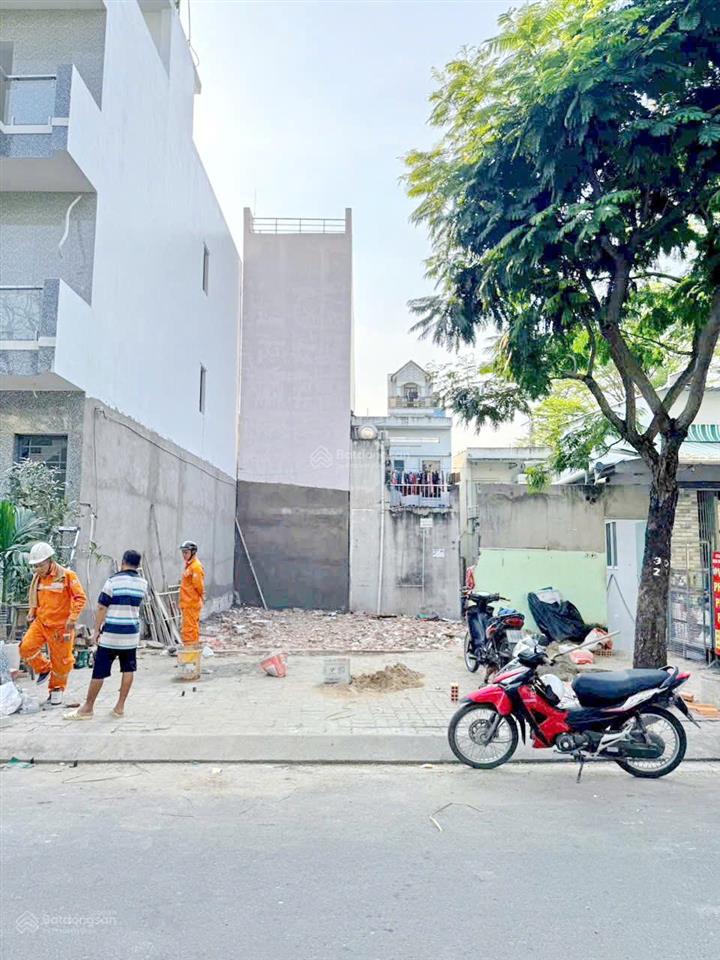 Thơm  bán lô đất nở hậu mặt tiền đường số kdc trung tâm cạnh pmh q7