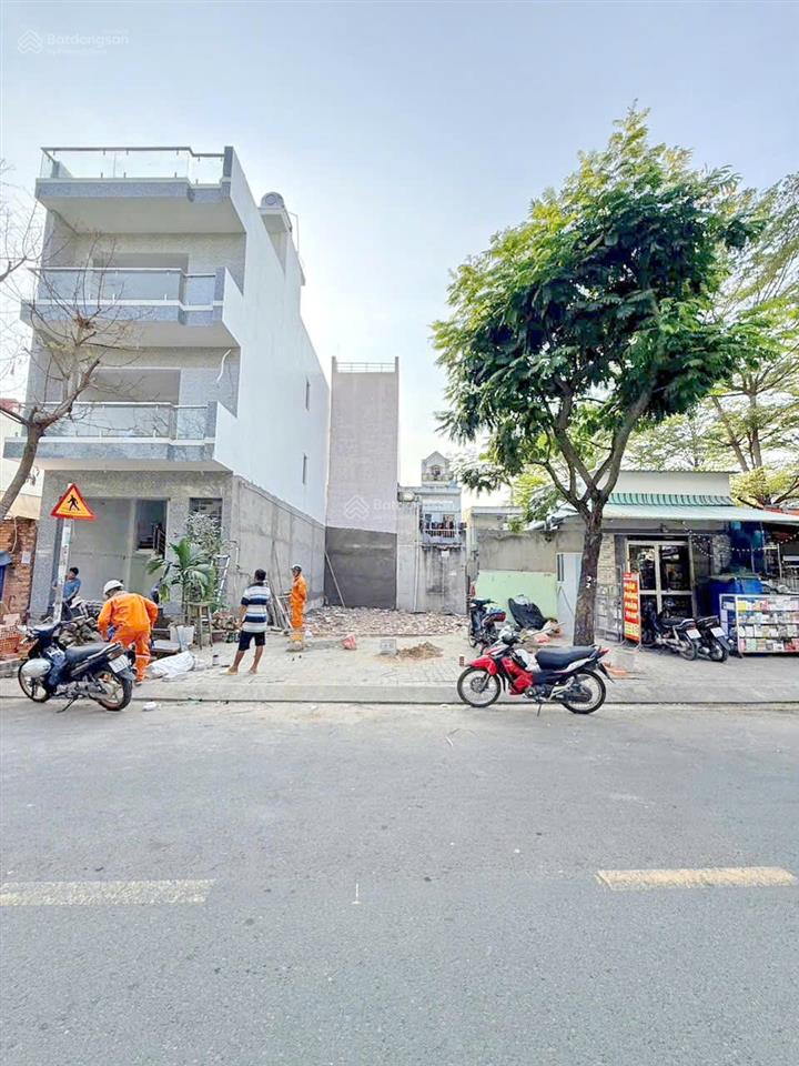 Thơm  bán lô đất nở hậu mặt tiền đường số kdc trung tâm cạnh pmh q7