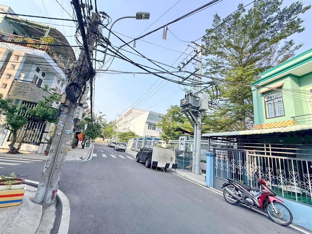Thơm  bán lô đất nở hậu mặt tiền đường số kdc trung tâm cạnh pmh q7