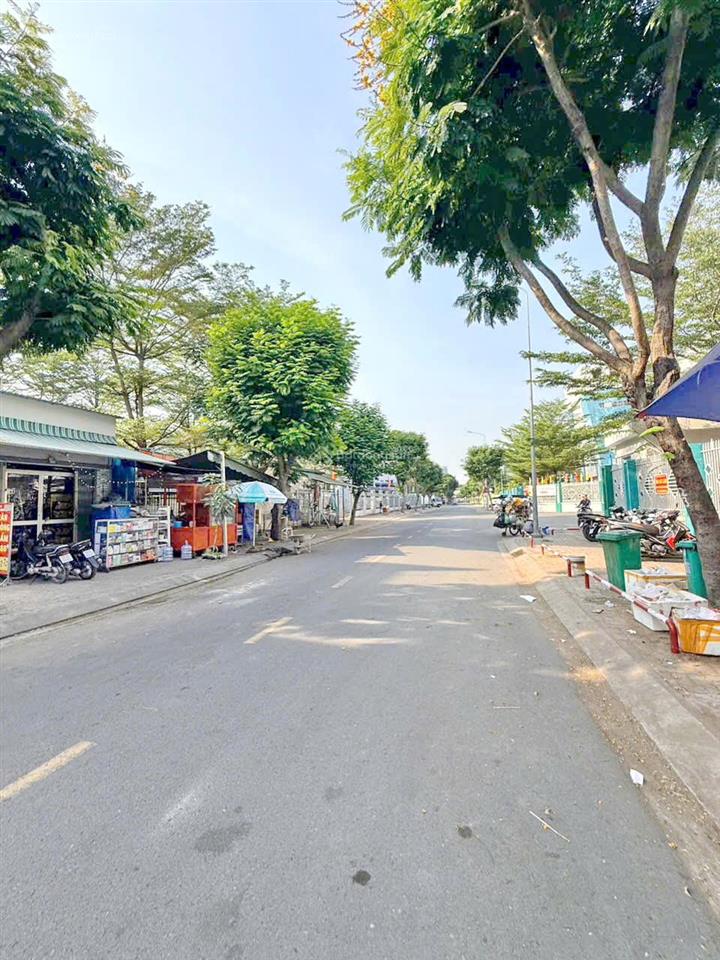 Thơm  bán lô đất nở hậu mặt tiền đường số kdc trung tâm cạnh pmh q7