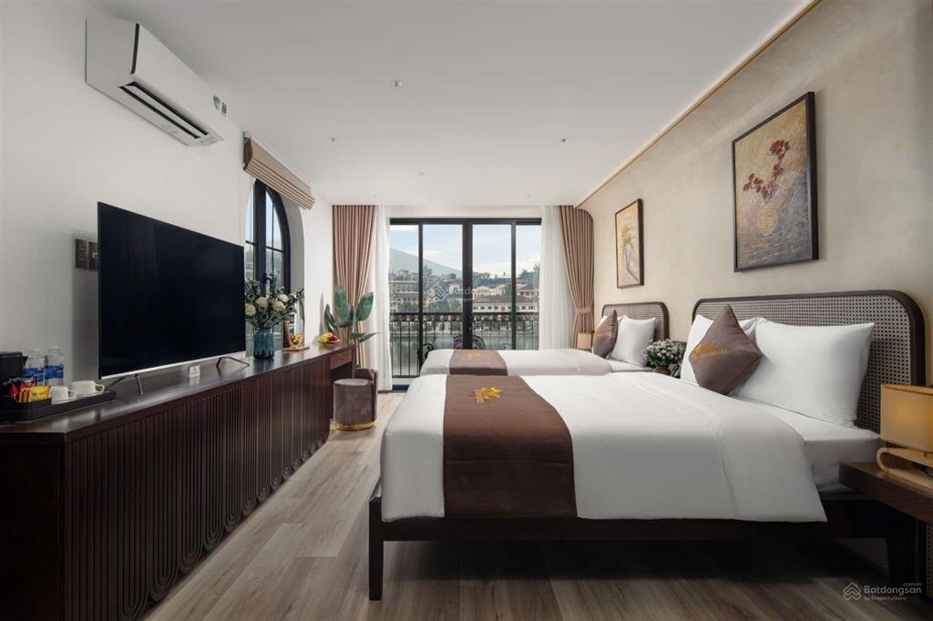 Bán khách sạn 5 tầng mặt hồ trung tâm sapa khai thác trung bình 120150tr/1 tháng