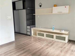 Cho thuê phòng có ban công, nhà wc, chổ để xe riêng. Giờ giấc tự do