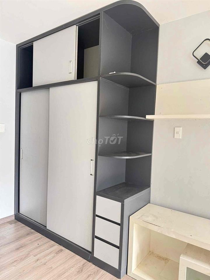 Cho thuê phòng có ban công, nhà wc, chổ để xe riêng. Giờ giấc tự do