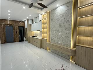 Tôi cần bán nhà 6 tầng, thang máy ở cầu cốc, 3 ngủ