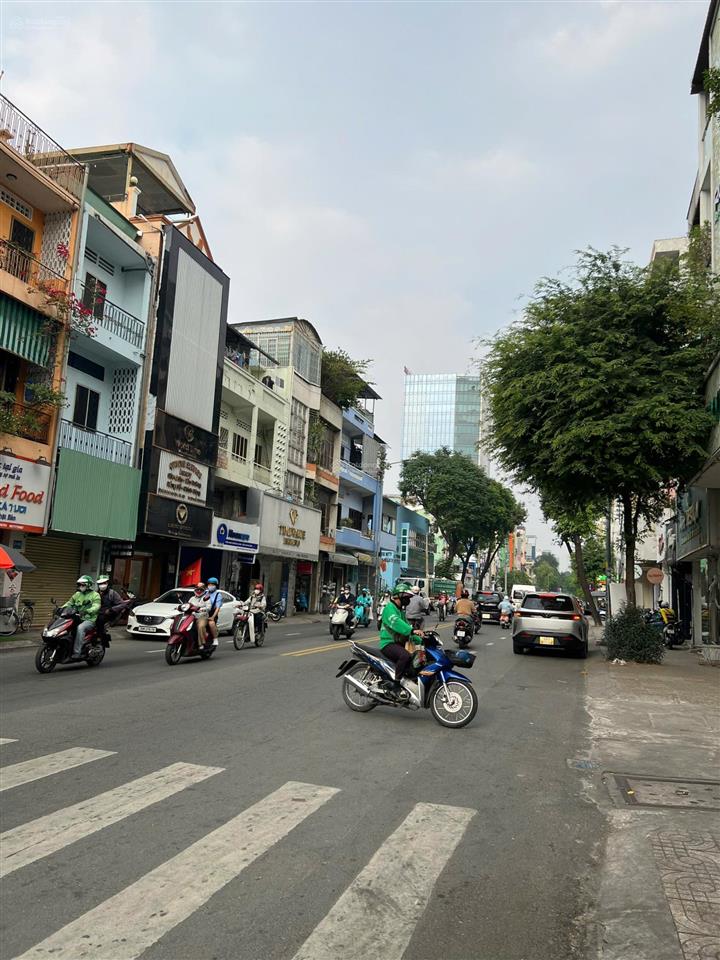 Bán nhà mặt tiền quận 10. (3,6 x 11m). trệt 2 lầu sân thượng mới đẹp  giá 10,5 tỷ