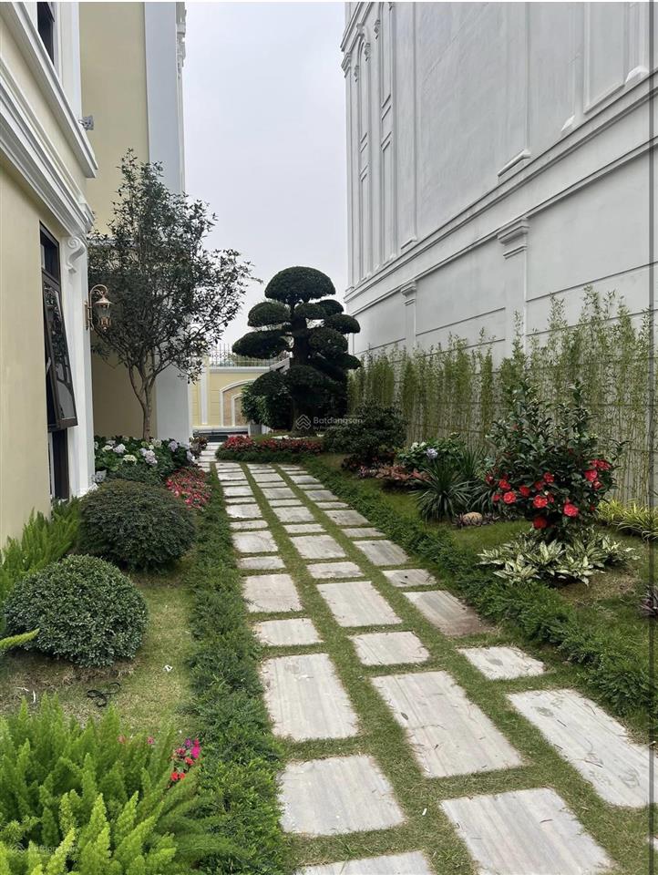 Bán dinh thự view sân golf long biên bàn giao hầm dt lớn sẵn sổ đỏ khu khép kín tại himlam lb