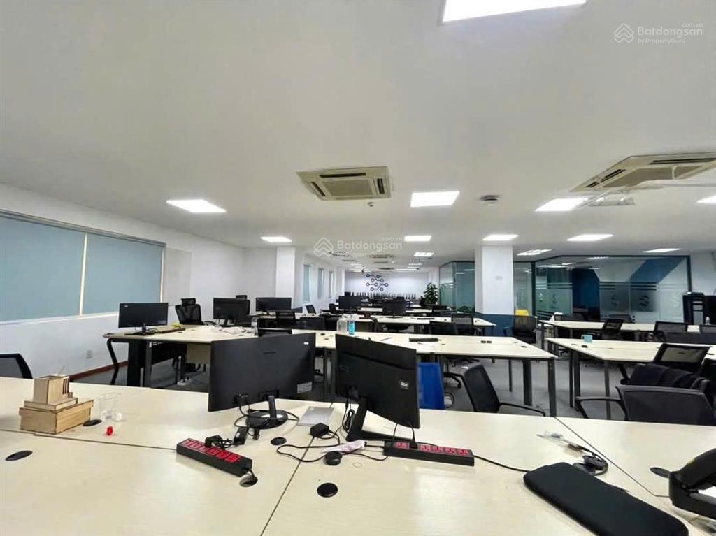 Cho thuê sàn văn phòng chính chủ mặt tiền phan xích long, dt 200m2 giá chỉ 11$/m2
