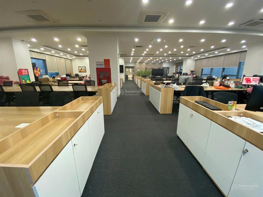 Văn phòng 260m2 full nội thất đường trường sơn, lầu 2!