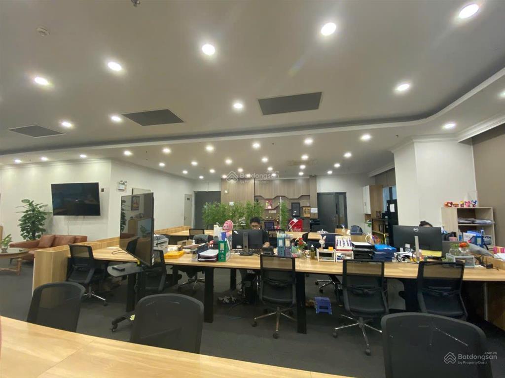 Văn phòng 260m2 full nội thất đường trường sơn, lầu 2!