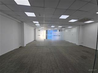 Văn phòng mặt tiền hồng hà, diện tích 460m2, trống suốt, lầu 2.