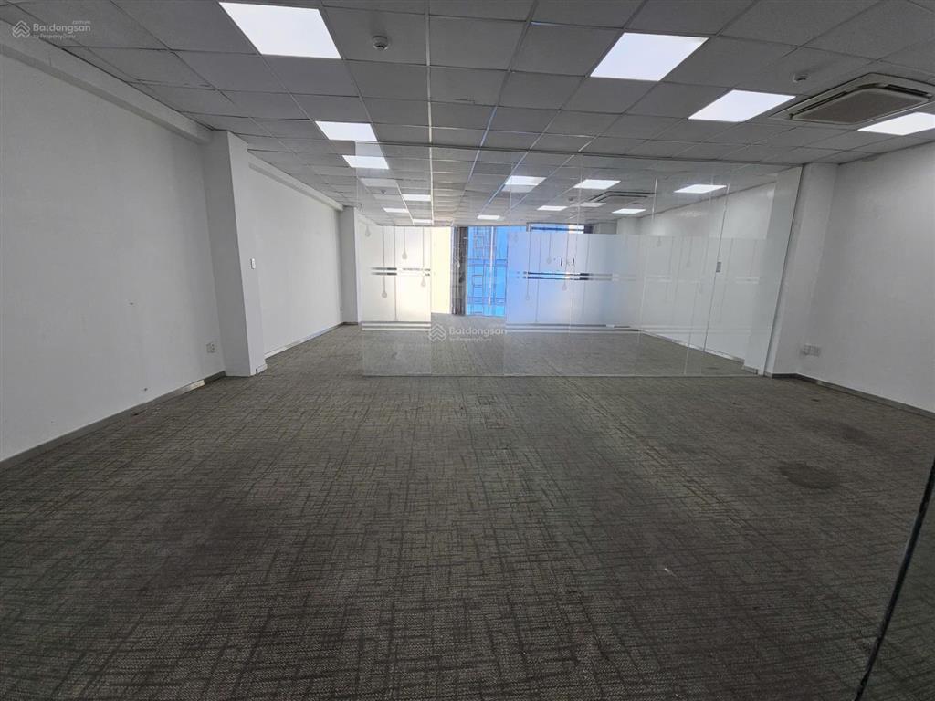 Văn phòng mặt tiền hồng hà, diện tích 460m2, trống suốt, lầu 2.