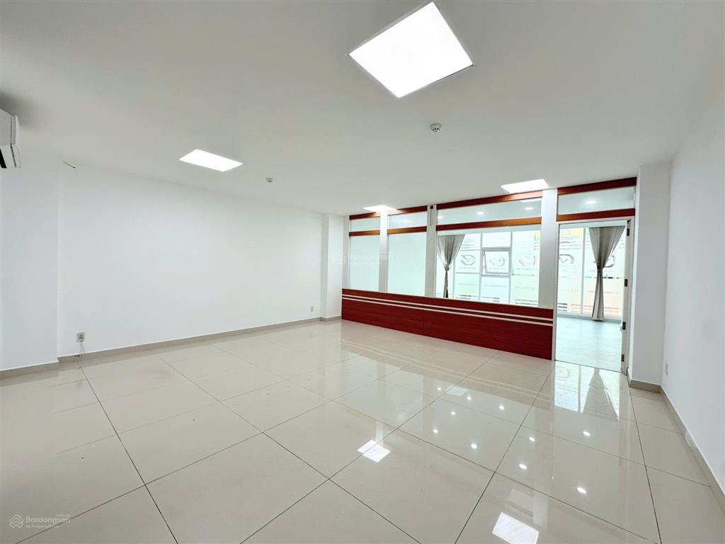 Văn phòng mặt tiền lê trung nghĩa, dt 60m2 lầu 3 chỉ 14 triệu