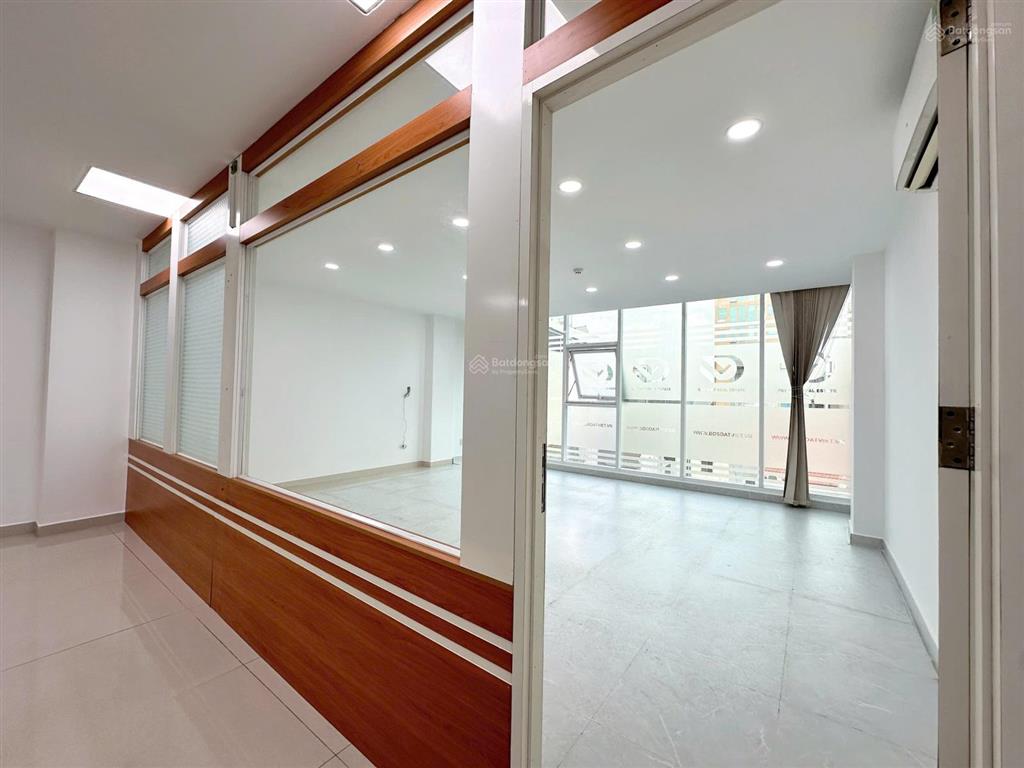 Văn phòng mặt tiền lê trung nghĩa, dt 60m2 lầu 3 chỉ 14 triệu