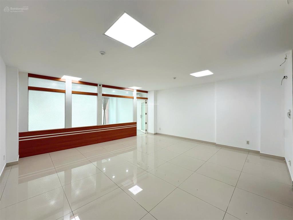 Văn phòng mặt tiền lê trung nghĩa, dt 60m2 lầu 3 chỉ 14 triệu