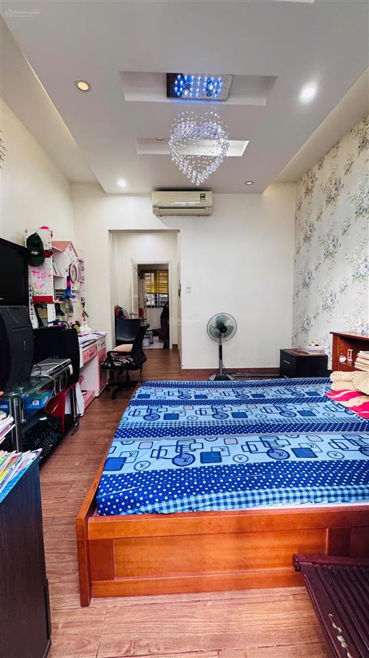 Bán gấp nhà trung tâm quận 3, nguyễn thị minh khai, 4 tầng