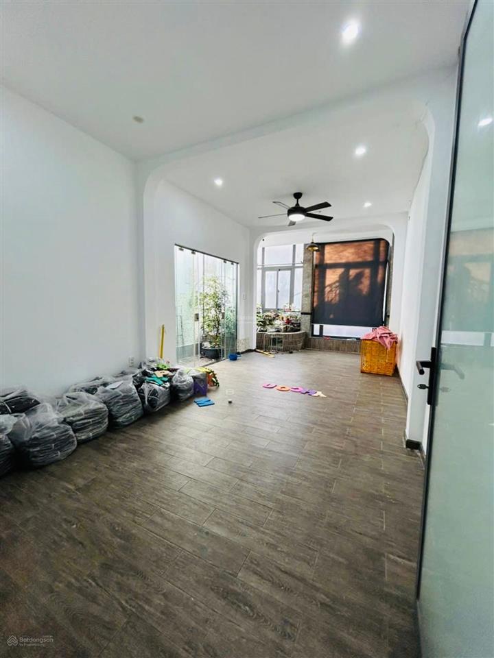 Bán gấp nhà trung tâm bàu cát, 4.5x23, 101.200m2, giá 8 tỷ hơn