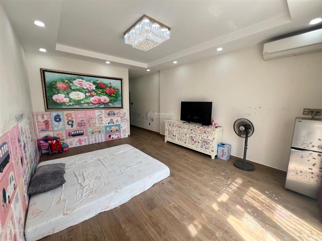 Bán gấp nhà gần sân bay hẻm 4m cách mặt tiền 1 căn, thông hoàng hoa thám, 5x14.5, 3pn, giá 7.49 tỷ