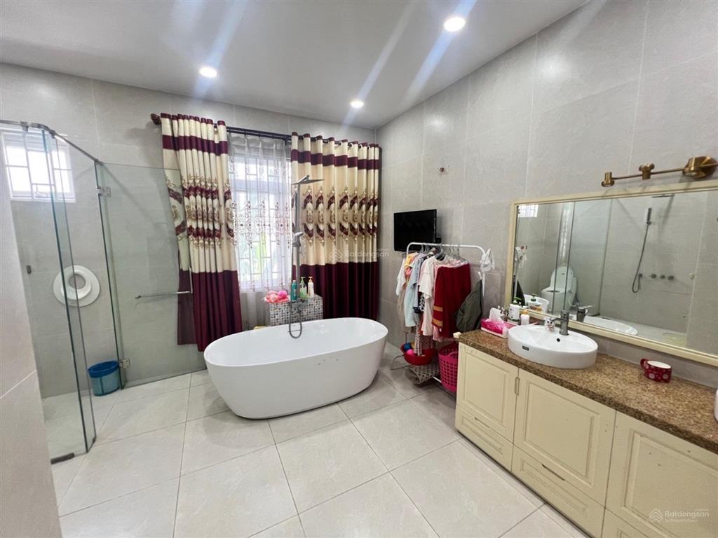 Bán gấp nhà gần sân bay hẻm 4m cách mặt tiền 1 căn, thông hoàng hoa thám, 5x14.5, 3pn, giá 7.49 tỷ