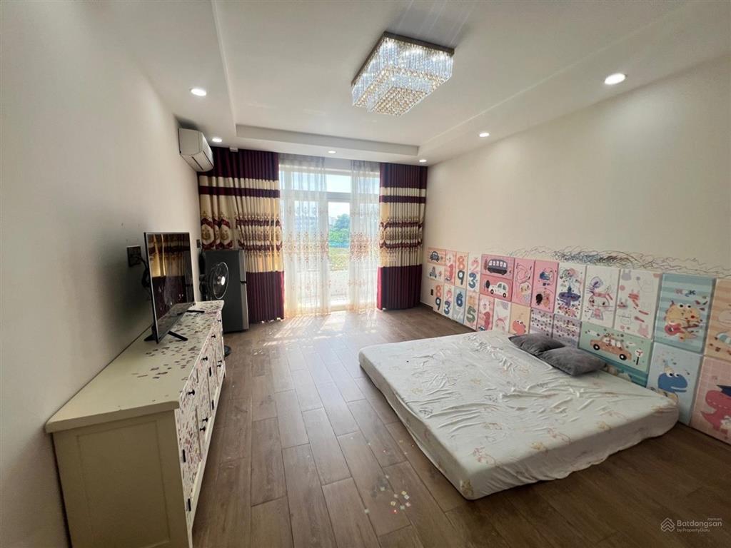 Bán gấp nhà gần sân bay hẻm 4m cách mặt tiền 1 căn, thông hoàng hoa thám, 5x14.5, 3pn, giá 7.49 tỷ