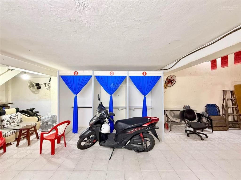 Bán gấp nhà hẻm xe hơi âu cơ, 4.5x16, 3 tầng đúc hoàn công, sổ vuông đẹp, giá 8.2 tỷ.