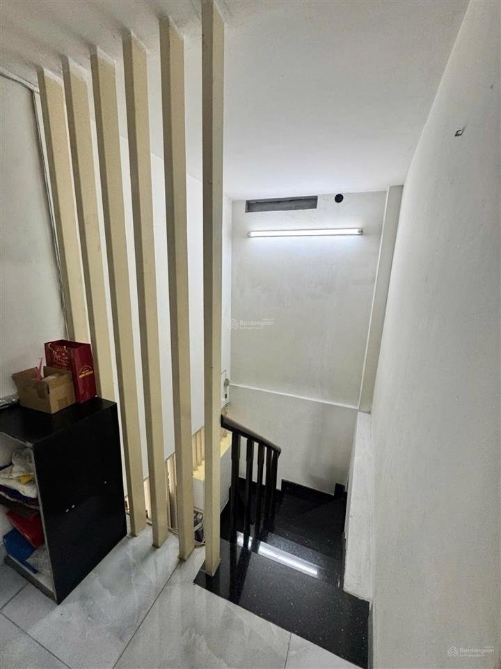 Bán gấp nhà mặt tiền trung tâm tân sơn nhì đường 8m, 4x14, giá 7,35 tỷ.