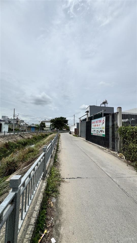 Cần bán lô đất 69m² đường thông mặt rạch gần trường học, phường an phú đông, giá chỉ 4,6 tỷ