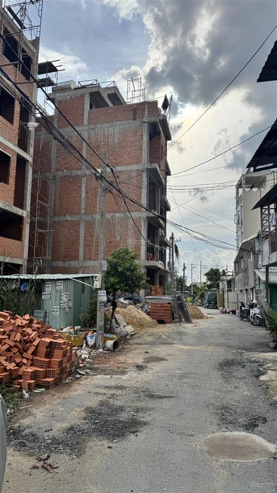 Lô góc 2 mt 58,5 m2 full thổ, ngang 5,18m dài 12,5 m giá 5 tỷ 250 đường vườn lài an phú đông