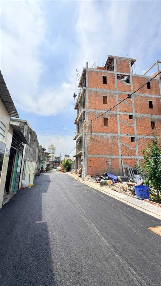 Lô góc 2 mt 58,5 m2 full thổ, ngang 5,18m dài 12,5 m giá 5 tỷ 250 đường vườn lài an phú đông