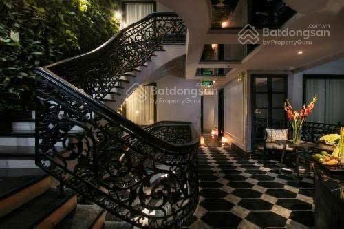 Khách sạn 5 sao trống 32 phòng to