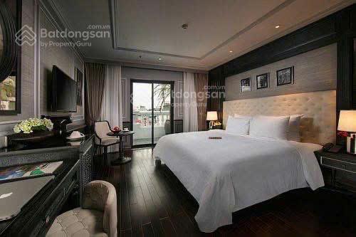 Khách sạn 5 sao trống 32 phòng to