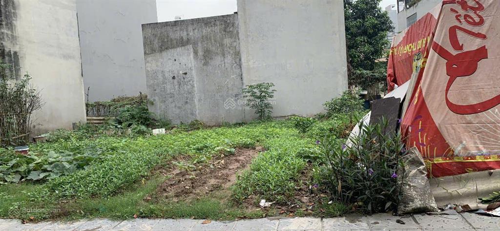 Bán đất tđc thanh am long biên 17,9 tỷ 
dt 79m2 mt 6.2m vỉa hè ô tô tránh