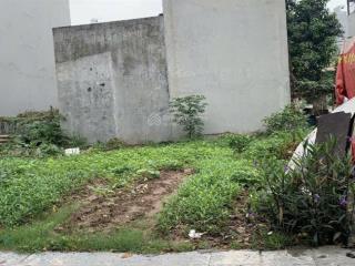 Bán đất tđc thanh am long biên 17,9 tỷ 
dt 79m2 mt 6.2m vỉa hè ô tô tránh