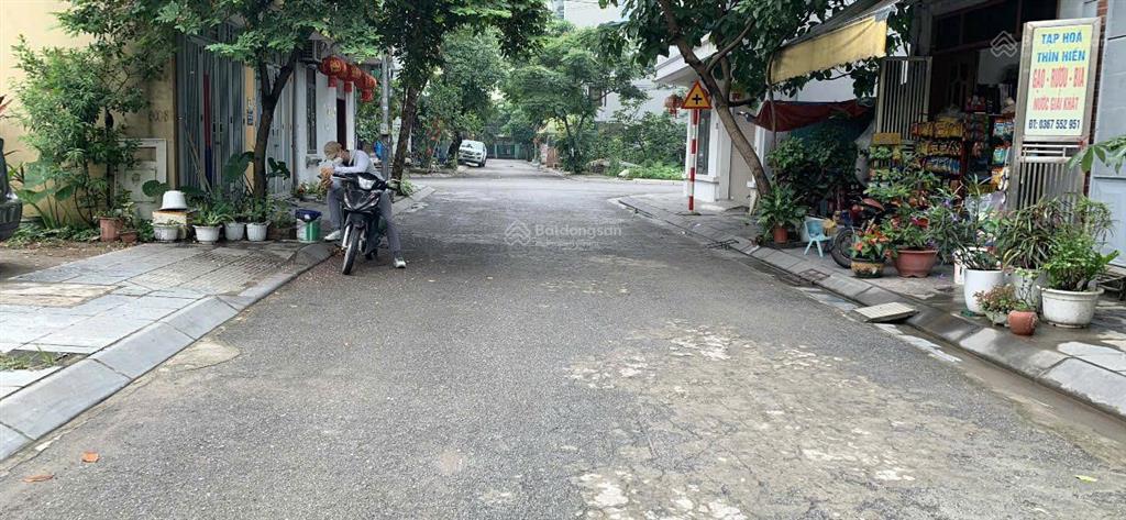 Cho thuê bt nguyên căn lô góc kinh doanh quán cafe mặt phố việt hưng