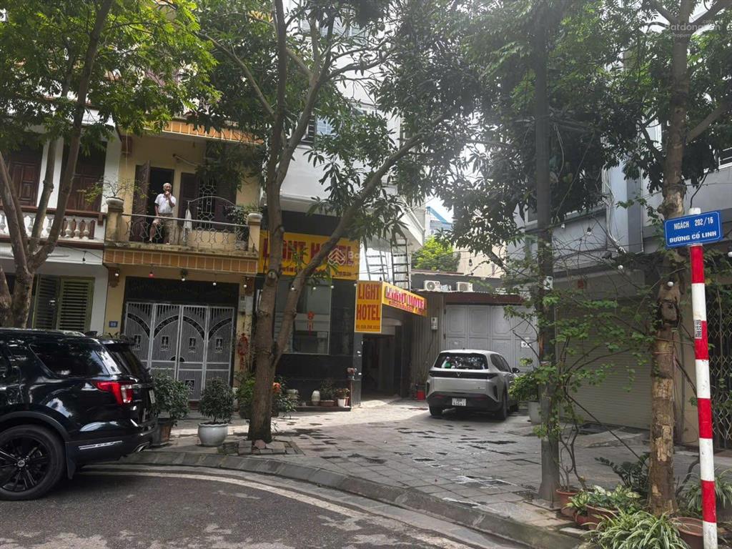 Bán khách sạn 8 tầng  phố trạm, phường long biên