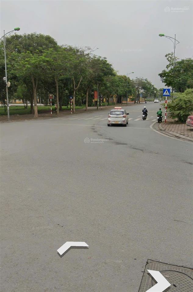 Cho thuê căn góc mặt phố việt hưng, có chỗ đỗ xe thoải mái